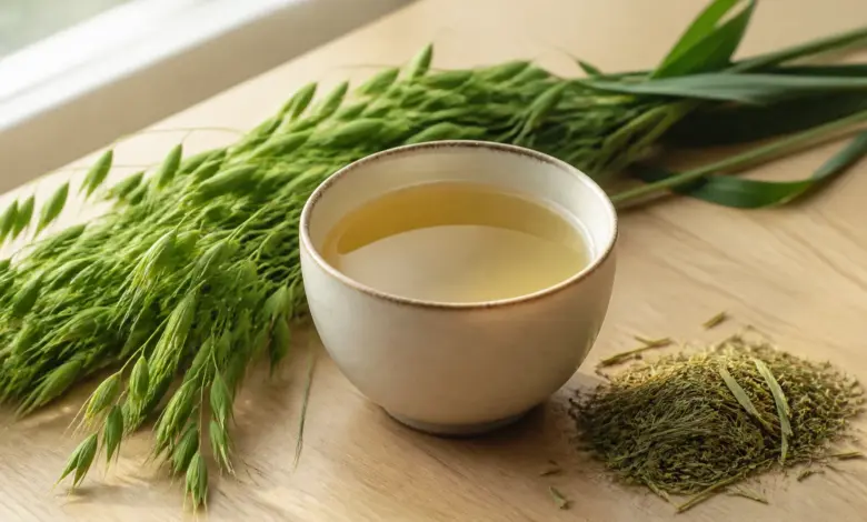 Grüner Hafertee mit frischem Grünhafer und getrocknetem Haferkraut