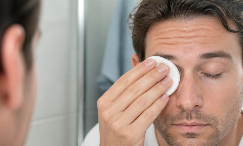 Schonende Reinigung verklebter Augenlider am Morgen