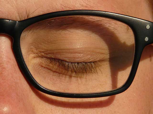 Augenlidzucken – Was ist das unkontrollierte Muskelzucken genau?