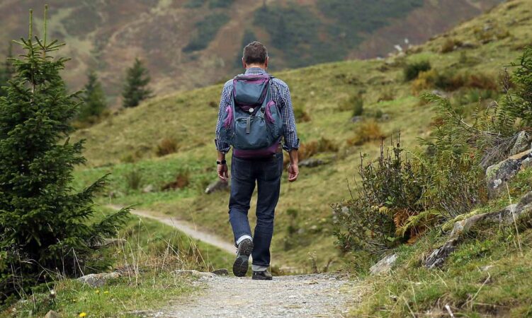 Outdoor-Aktivität Wandern – Fitness für jede Altersklasse