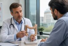 Gastroenterologisches Gespräch über helles Blut im Stuhl