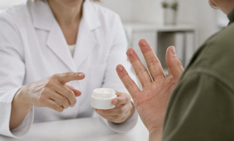 Dermatologische Beratung bei trockenen und rissigen Fingerkuppen